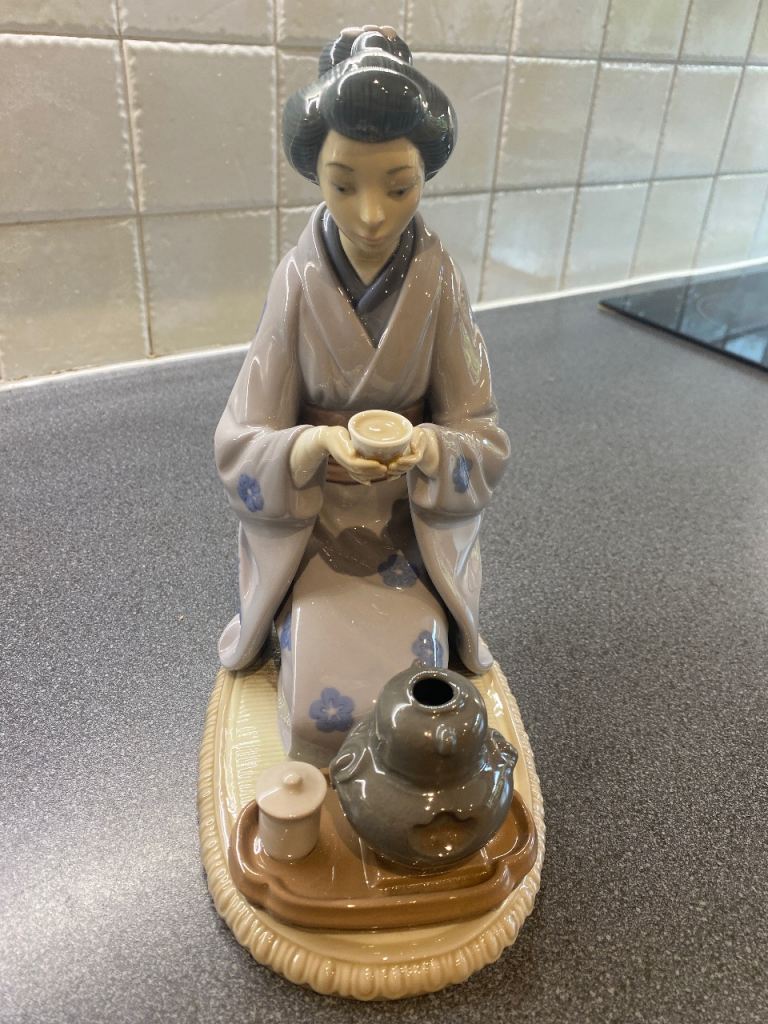 Lladro glazed Japanese girl Auguest moon 