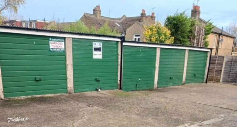Garage to rent in London (N14) | Stashbee