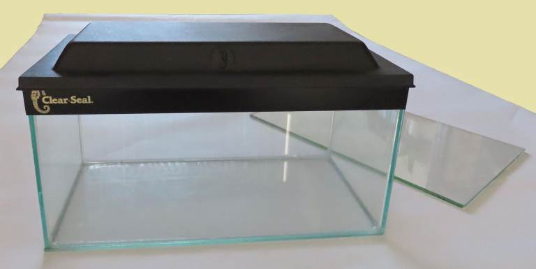 Glass Aquarium with 2 covers.  40w x 20h x 20d cm