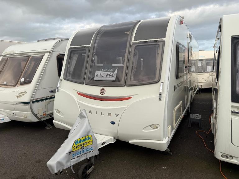 Bailey Unicorn Vigo Transverse Island Bed Full Rear Bathroom