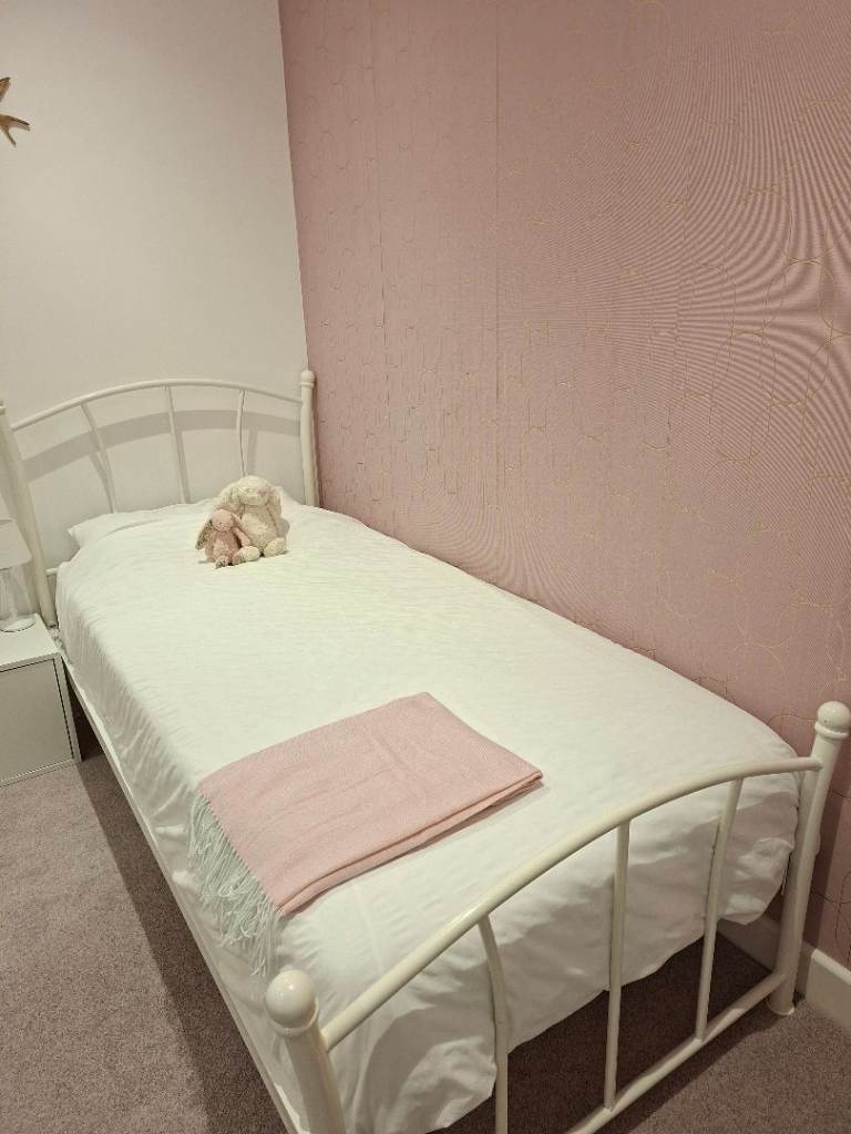 image for Metal single bed frame 