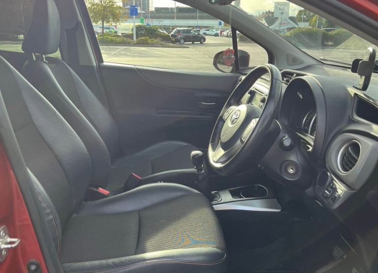 Toyota, YARIS, Hatchback, 2014, Manual, 1329 (cc), 5 doors