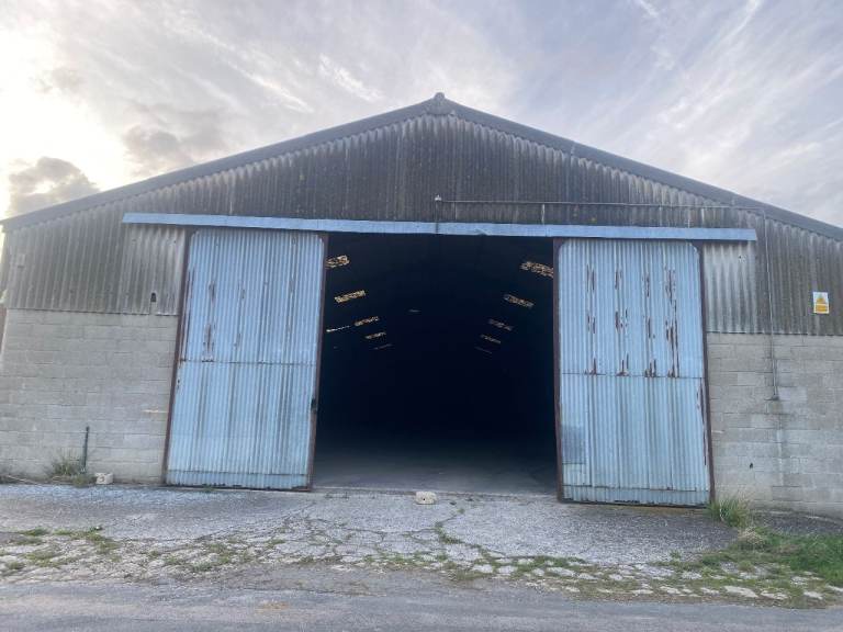 Large Agricultural Barn for rent. 