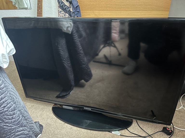 PERFECT CONDITION 43 inch samsung tv