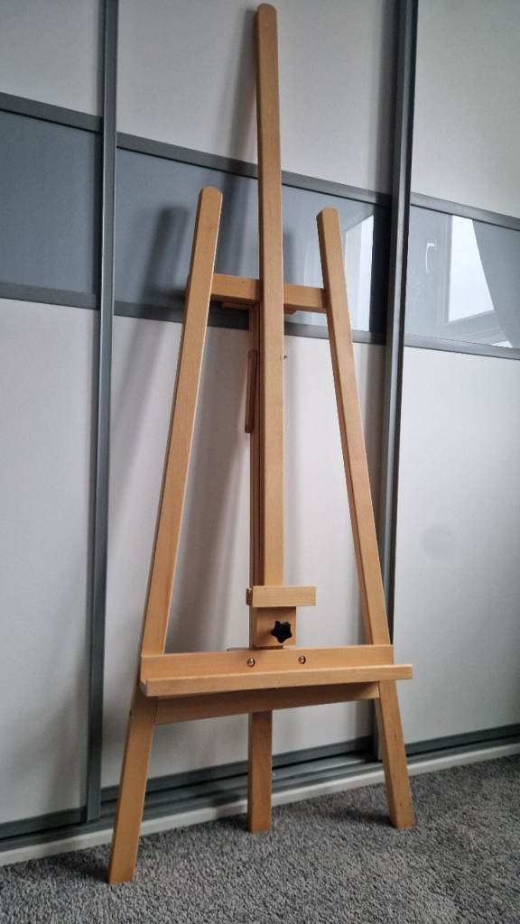 Sturdy Wooden Artist’s Easel – Adjustable & Perfect for Studios or Home Use