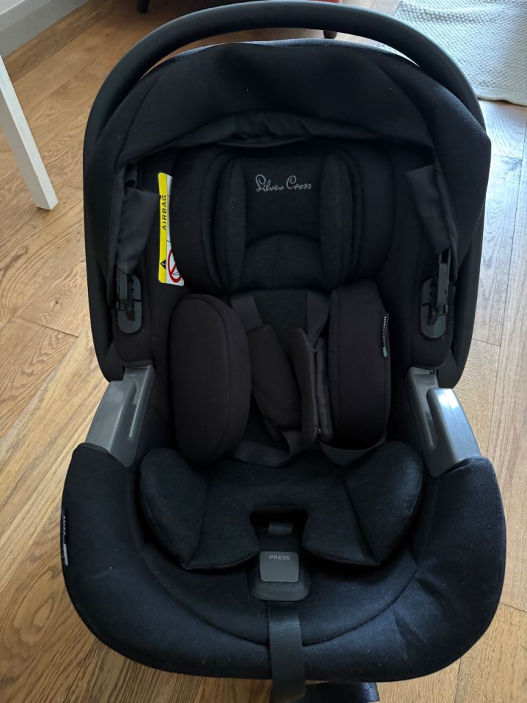 Brand new Silver cross DREAM I-size car seat with isofix.