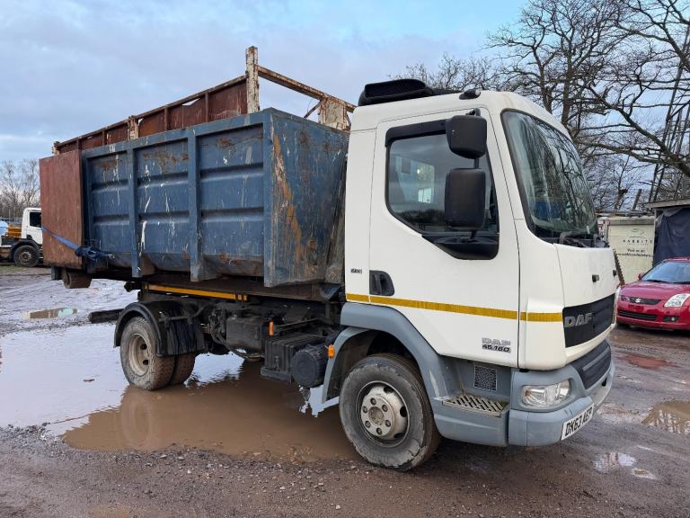 DAF TRUCKS LF45 [Phone number removed].5 ton hook loader with bins Manaul low mileage 