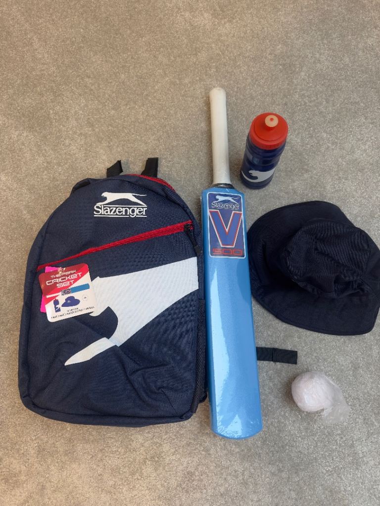 Kids Brand New Cricket Set - Bat, Ball, Hat, Drinks Bottle and bag