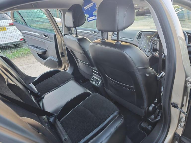 2016 Renault Megane 1.5 dCi Dynamique S Nav EDC Euro 6 5dr Hatchback Diesel Automatic