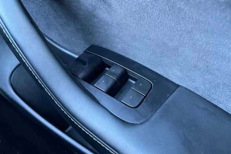 2022 Tesla Model 3 Standard Range Plus Saloon 4dr Electric Auto RWD (241 bhp) Saloon Electric Aut...