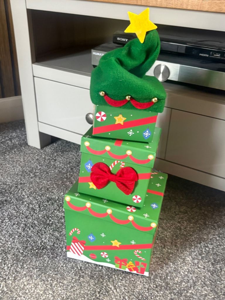 Set of 5 Christmas Stacking Gift Boxes – Excellent Condition