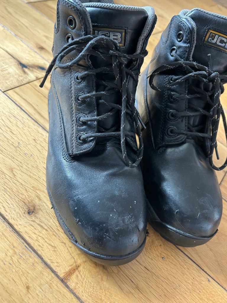 JCB size 9 steel toe cap boots 