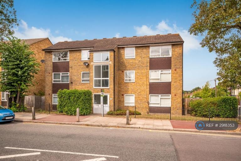 1 bedroom flat in Southwood Road, New Eltham, SE9 (1 bed) (#2918353)