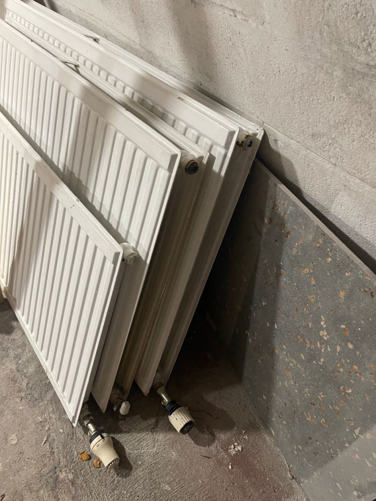 3 Radiators with thermostats