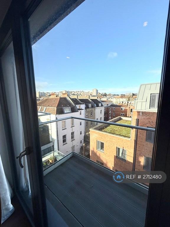 2 bedroom flat in Portland Square, Bristol, BS2 (2 bed) (#2712480)