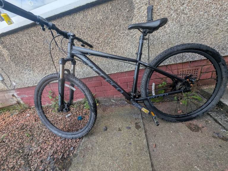 Carrera valour mountain bike