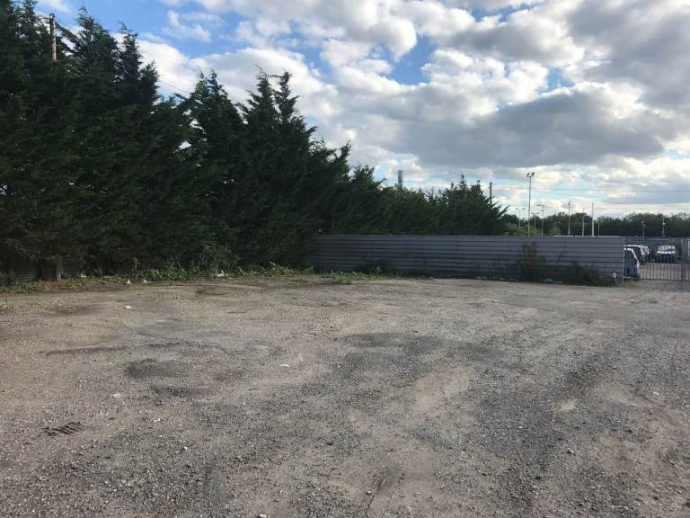 Parking for Lorry - Vans - Cars and more very close to M11