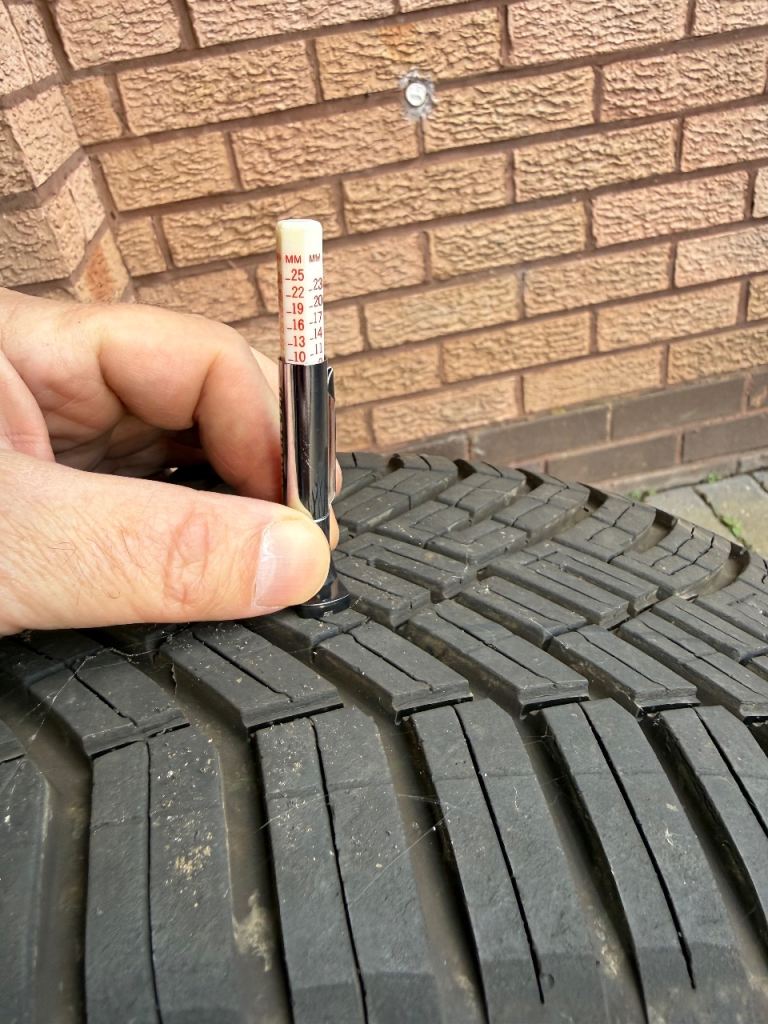 Set of 4 Continental AllSeasonContact 2 Tyres 215/55 R17 - 8mm Tread (Like New)