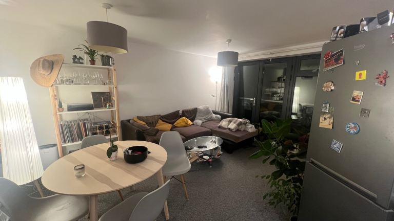 1 bedroom with private bathroom 