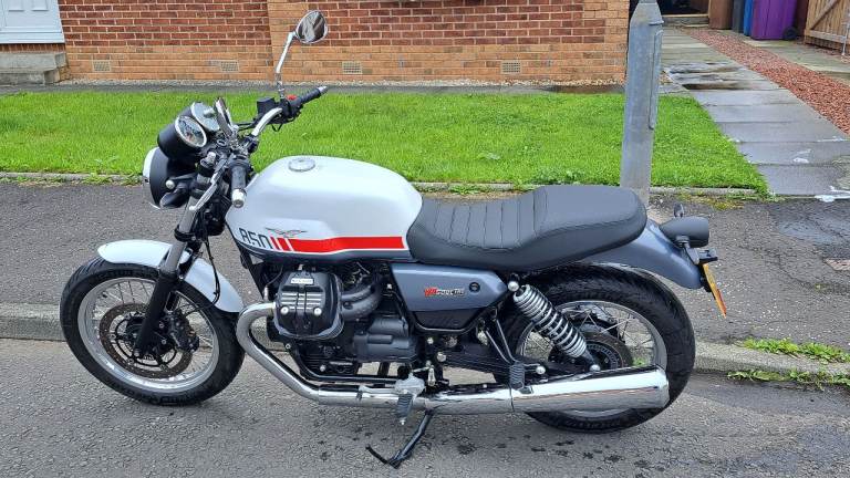 Moto Guzzi V7 Special 850 2024 