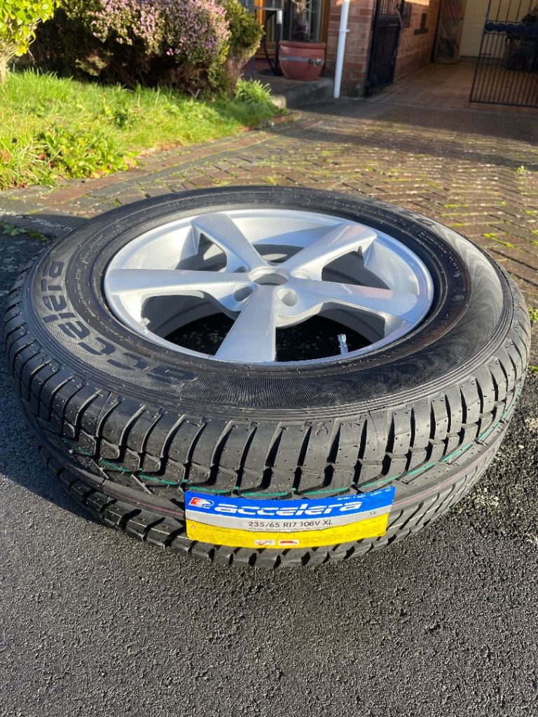 Land Rover Freelander Wheel and Tyre. As New. Unused