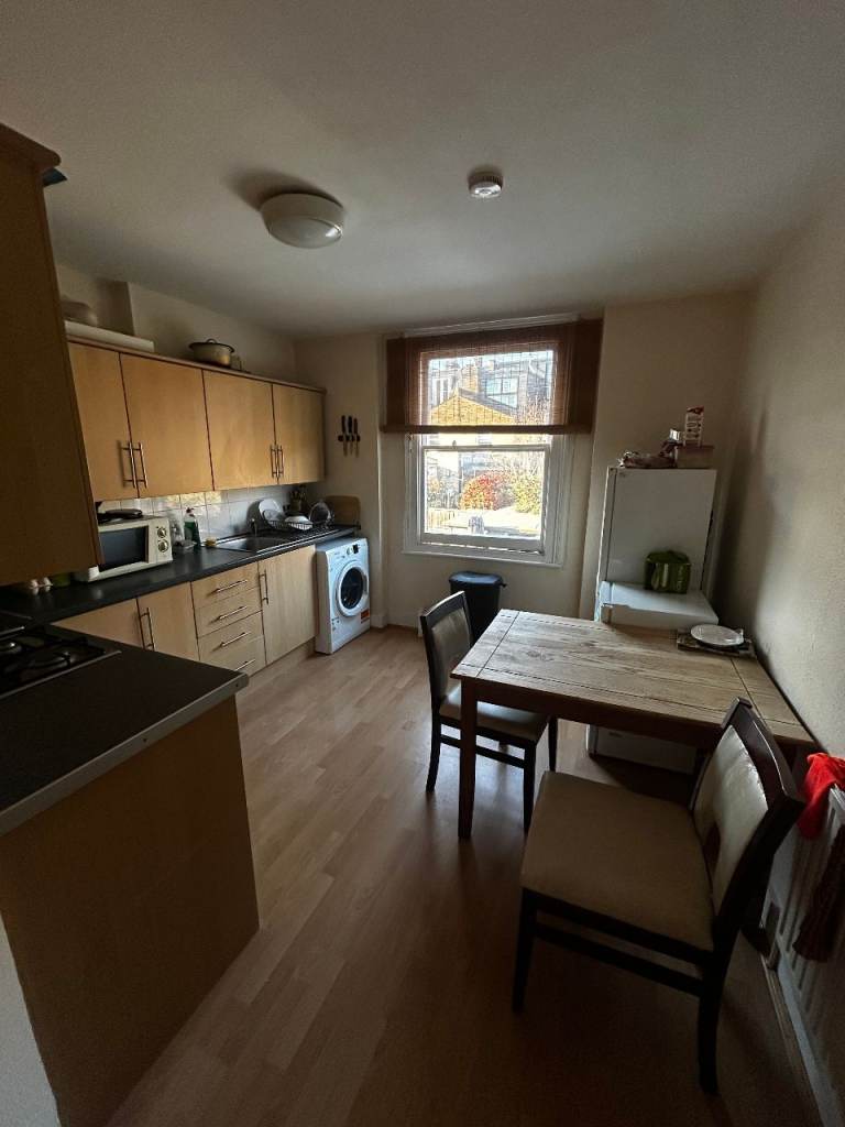 Loft Room to Rent in flatshare - Gordon Road, Ealing, W13 8PJ - Rent includes all bills