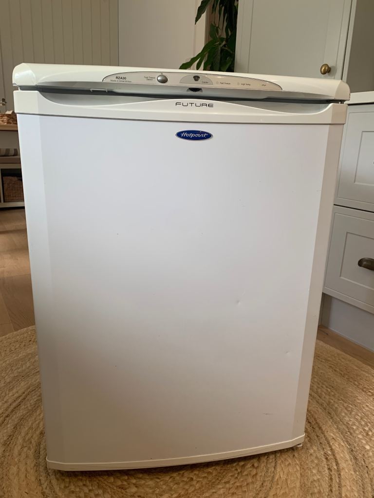  Undercounter hotppoint future freezer white 