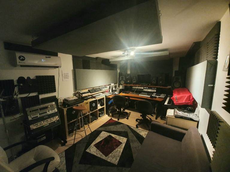 170 sq ft Soundproofed Music Production / Podcasting / Recording Studio In Mile End E14