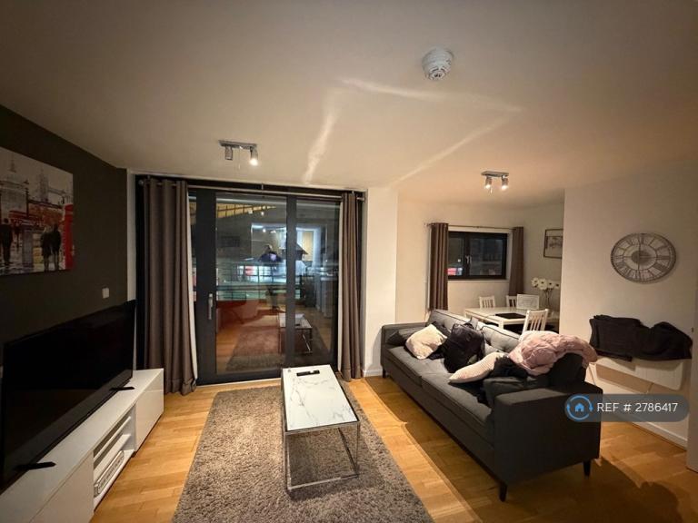 1 bedroom flat in Drayton Park, London, N5 (1 bed) (#2786417)