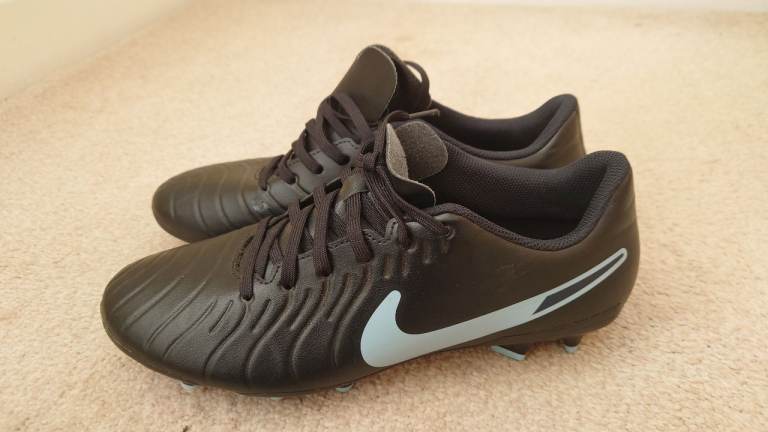 Nike football boots - only worn 4 or 5 times - size 7.5
