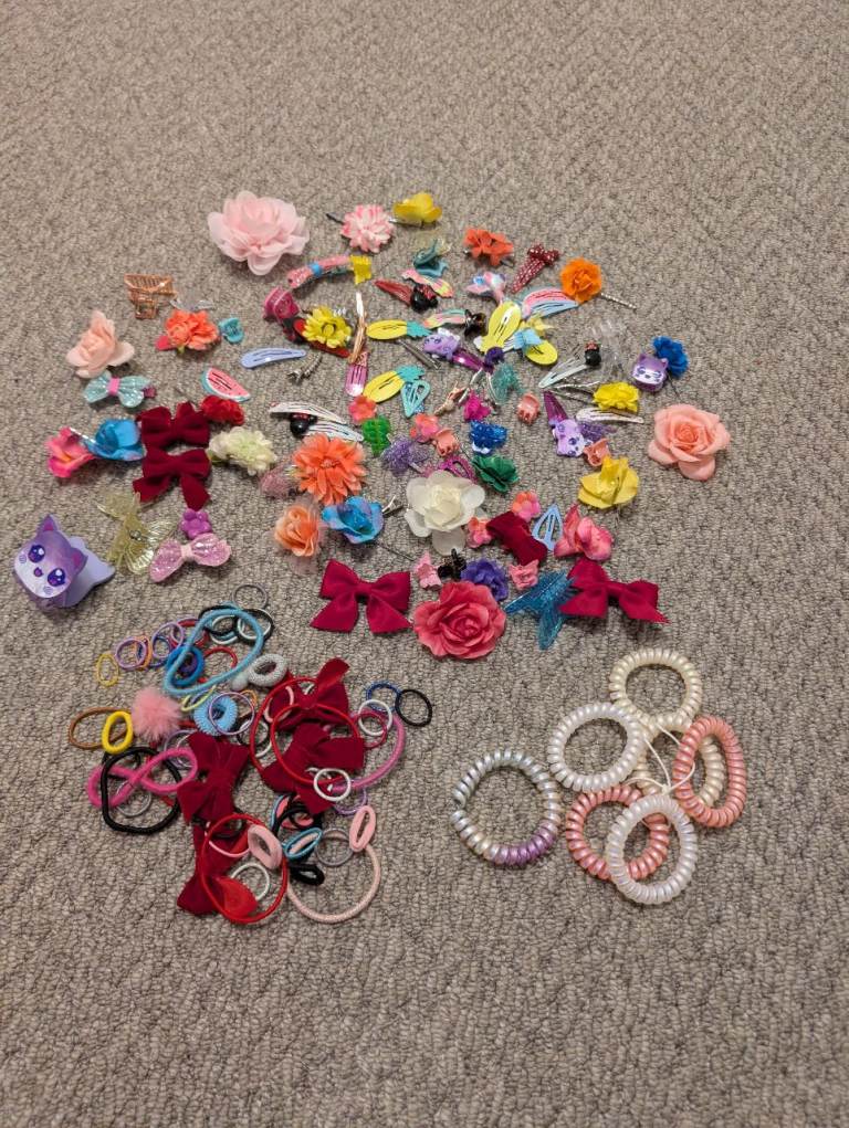 Bundle of Girl's hair clips and hair bubble Accessories