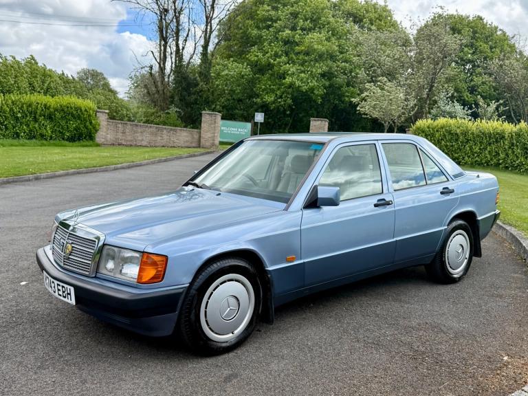 1992 Mercedes Benz 190E W201 4dr automatic 2.0 Auto blue classic car Baby Benz