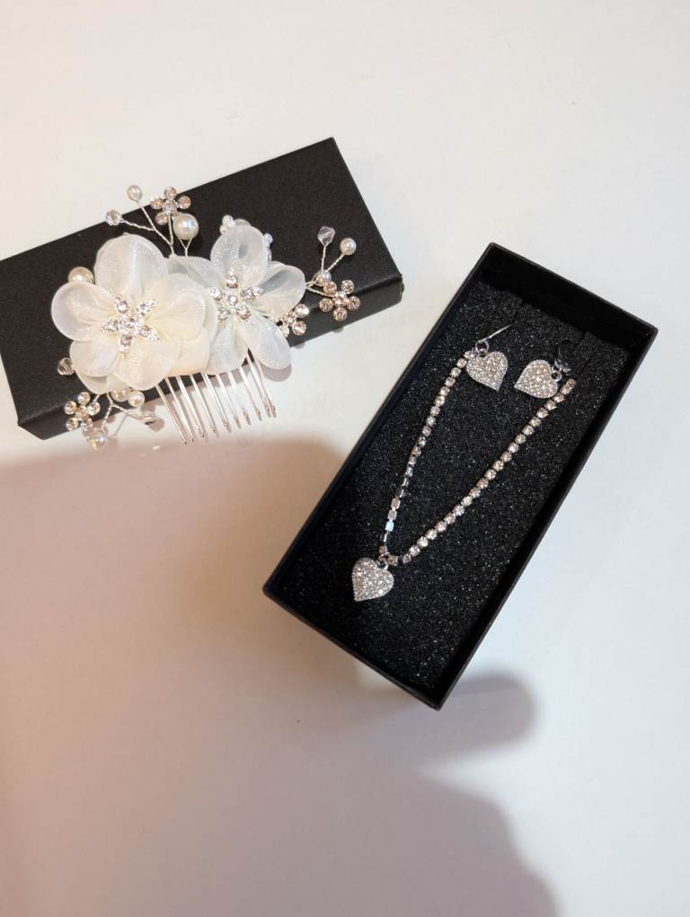 Bridal accessories 