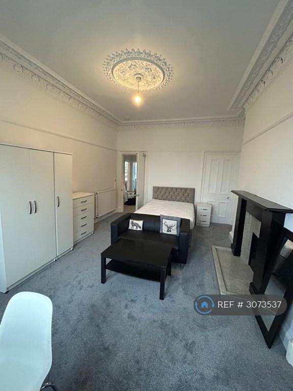 4 bedroom flat in Morningside Road, Edinburgh, EH10 (4 bed) (#3073537)