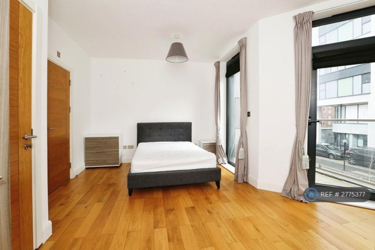 1 bedroom in Milner Road, London, SW19 (#2775377)