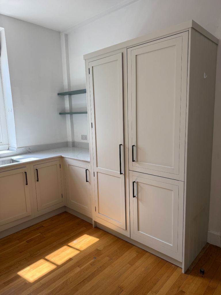 Cabinet with appliances 
