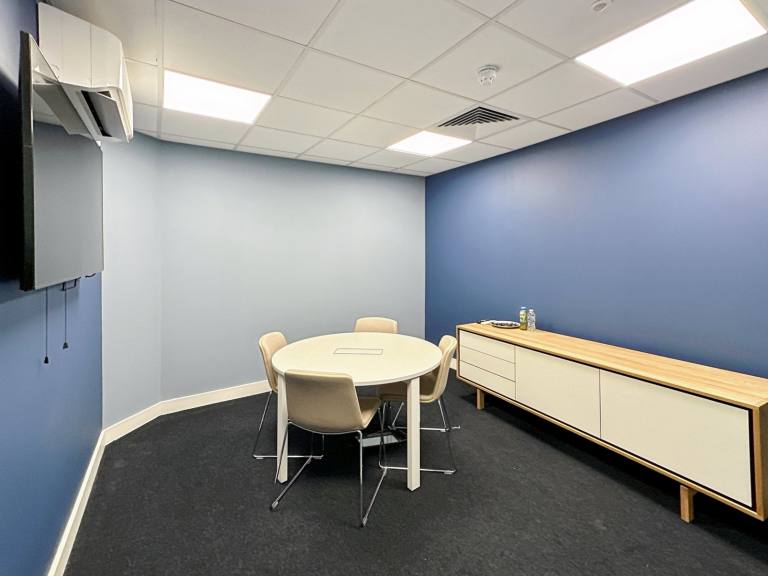 London - SE1 7EA \ Private Office with 4 Desks