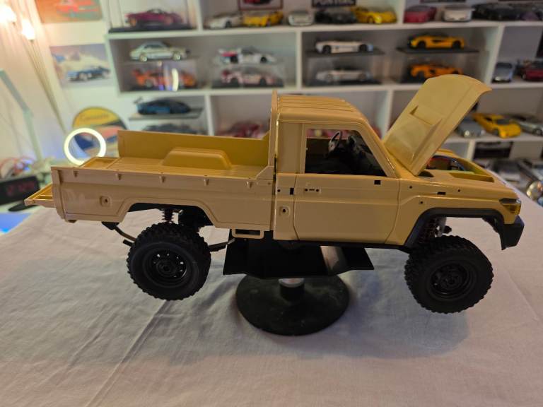 MNRC MN82 1/12 Scale RC Crawler Toyota Hilux 