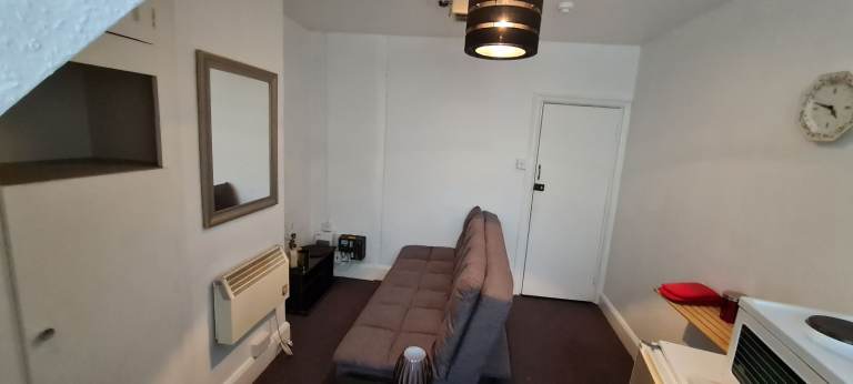 1 bed flat - Highfield - BILLS INC - Available end of January 2026