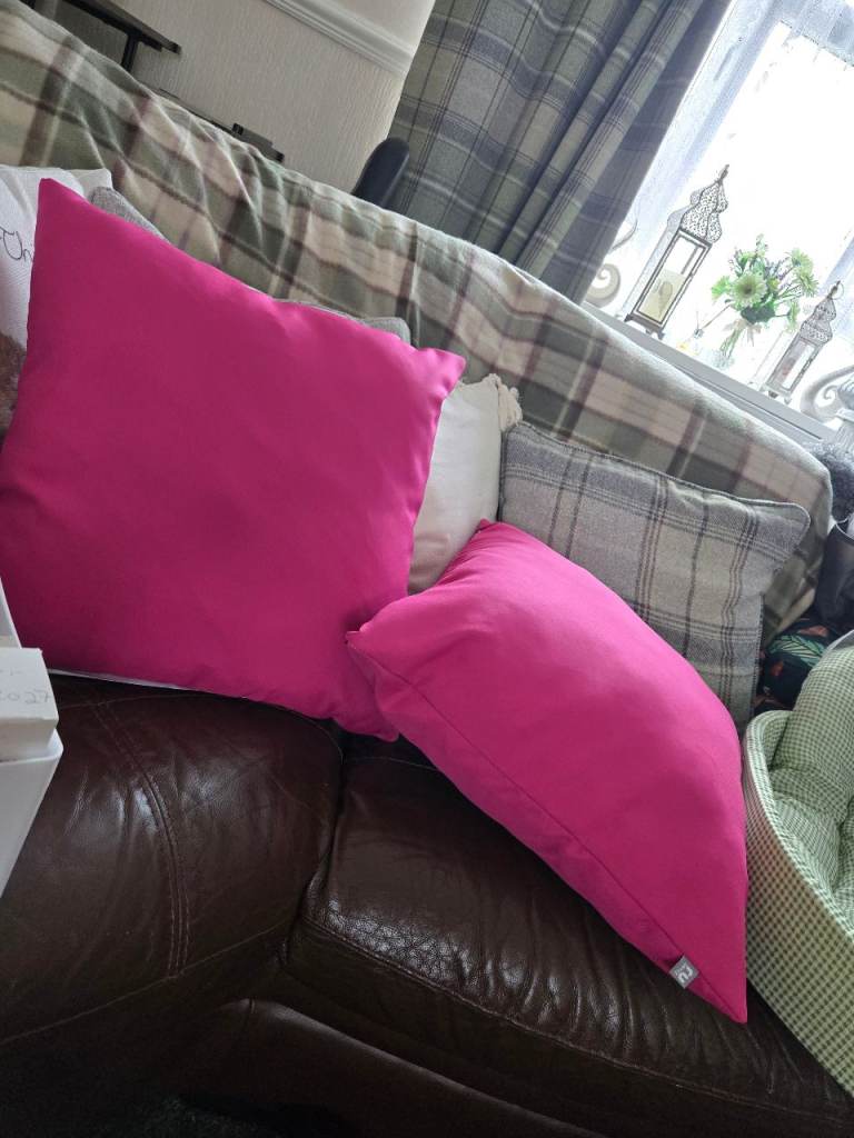2 × pink cushions (new)  waterproof