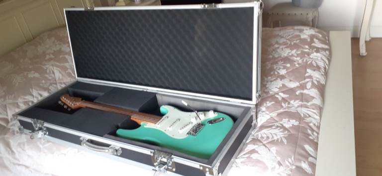 Harley benton seafoam Green Stratocaster + case.
