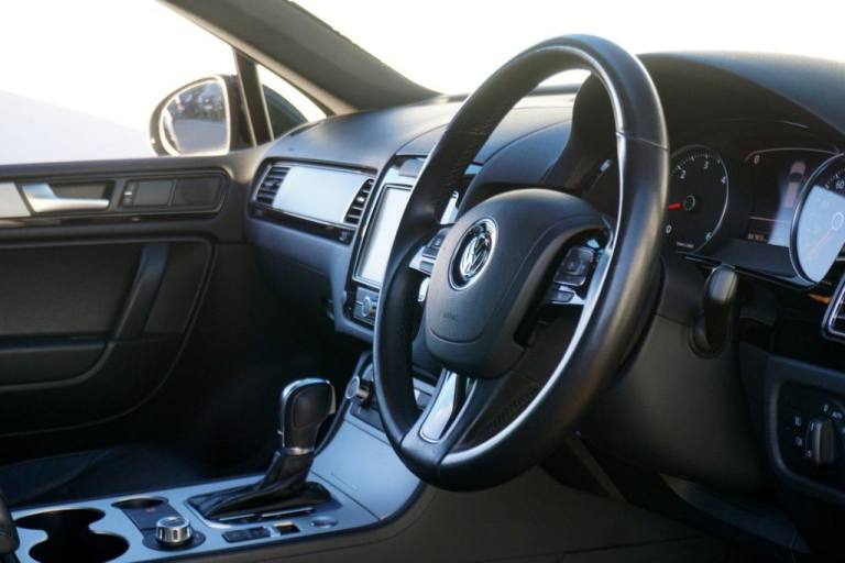 2014 Volkswagen Touareg 3.0 TDI V6 BlueMotion Tech R-Line SUV Diesel Tiptronic 4WD (s/s) 5dr - Ju...