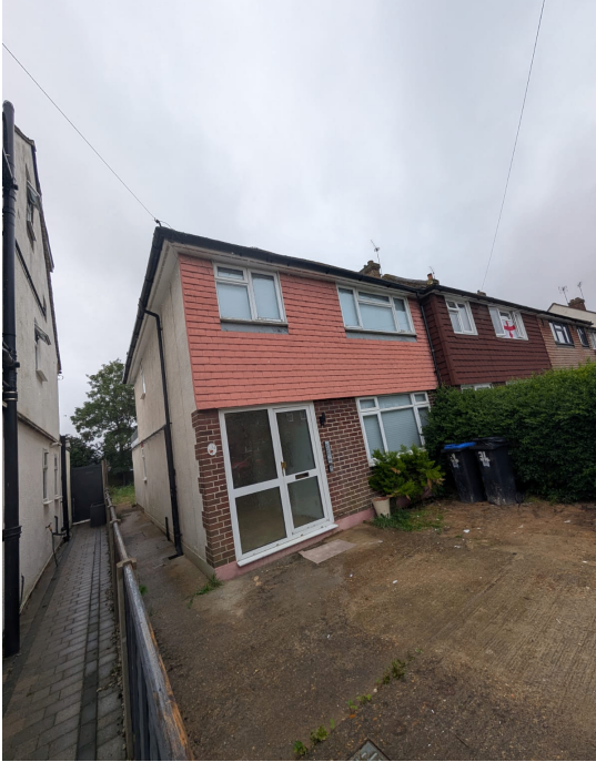 Room in a shared House Ford Road woking GU22 DSS APPLICANT ACCEPTED