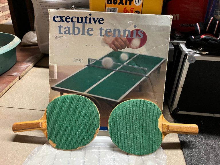 Mini pool table 