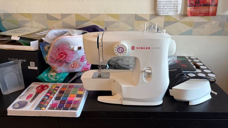 Singer M1605 Sewing Machine with Full Thread Set