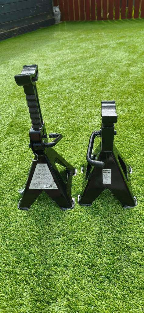 Halfords Advanced 2 Tonne Ratchet Axle Stands  RRP £35