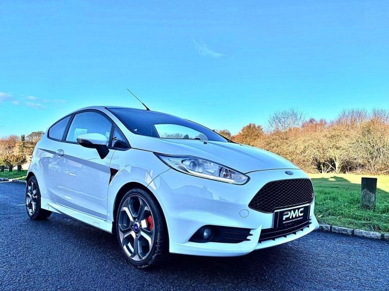 2016 Ford Fiesta 16 EcoBoost ST-2 3dr HATCHBACK Petrol Manual