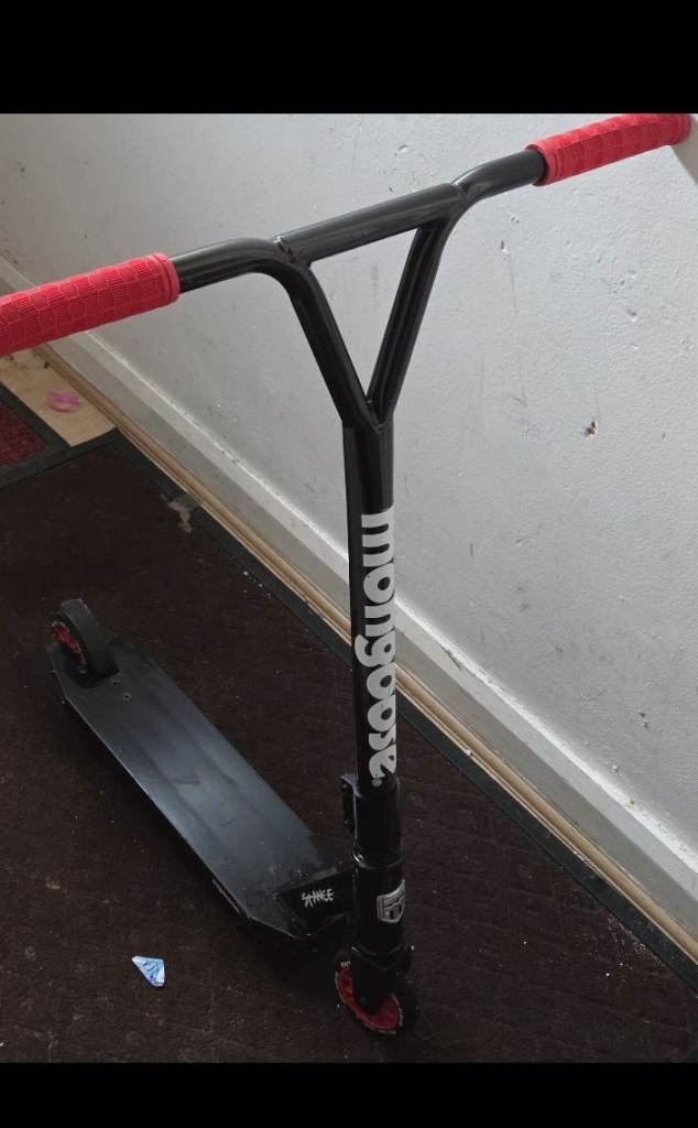 Mongoose stunt scooter black & red. 