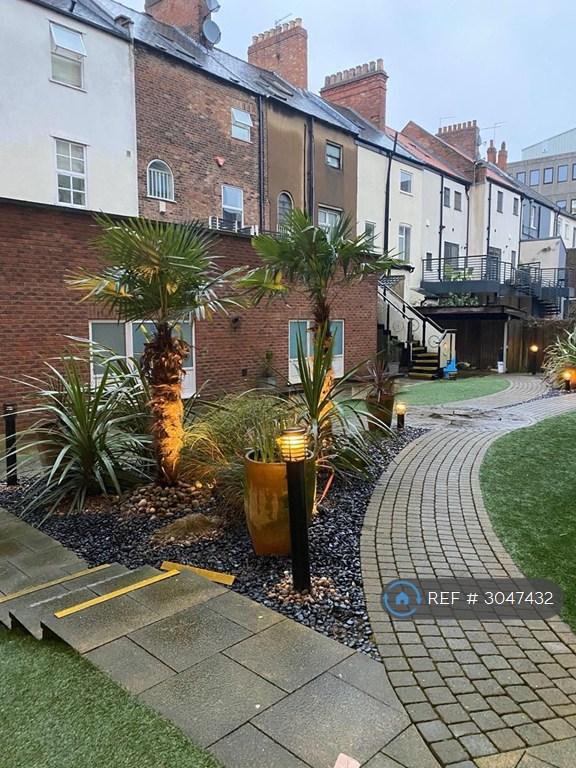 3 bedroom flat in Dock Street, Hull, HU1 (3 bed) (#3047432)