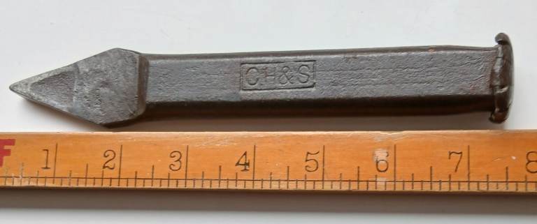 AN OLD CHARLIE HILL & SONS BRISTOL, SHIPWRIGHT CAULKING CHISEL / IRON ?. READ DESCRIPTION